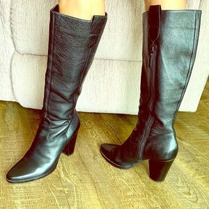 Via Spiga size 10 black leather boots.